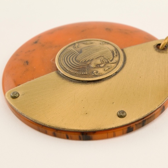 Vintage Egyptian Revival Lucite & Brass Necklace Pendant Cleopatra Egyptomania - Picture 4 of 6